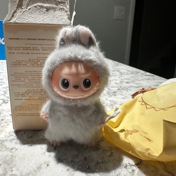 POP MART Labubu V4 The Monsters Pin For Love Alphabet Plush Pendant - Letter C - Picture 2 of 7